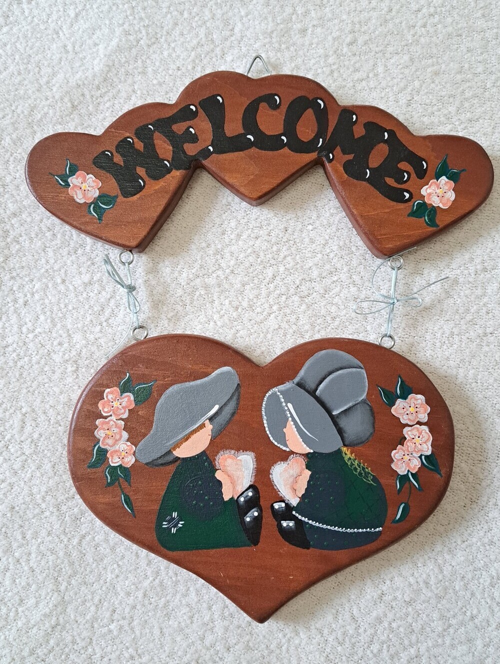 Wooden Welcome Wall Hanging Sign Heart Shaped Painted Figures Cottage Farm Folk